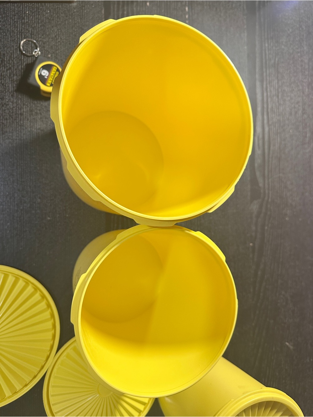 Set of 4 Tupperware Daffodil Yellow Servalier Canisters with Sunburst Lids - Picture 14 of 16